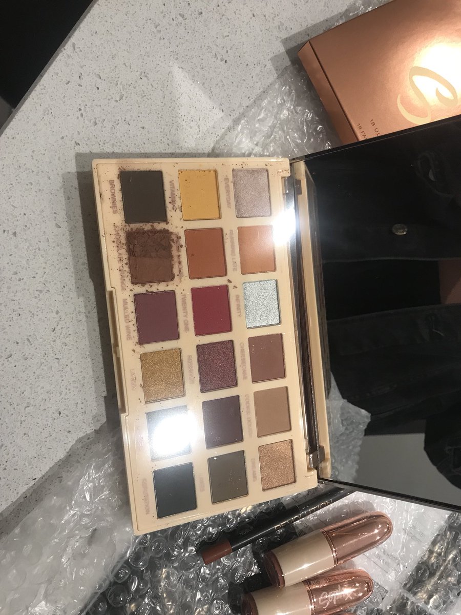 libbywhitsey's tweet photo. @MakeupRVLTN @sophdoesnails proper gutted that I ordered two of Soph’s palettes and both have come smashed :(! https://t.co/lqG3coT7V3