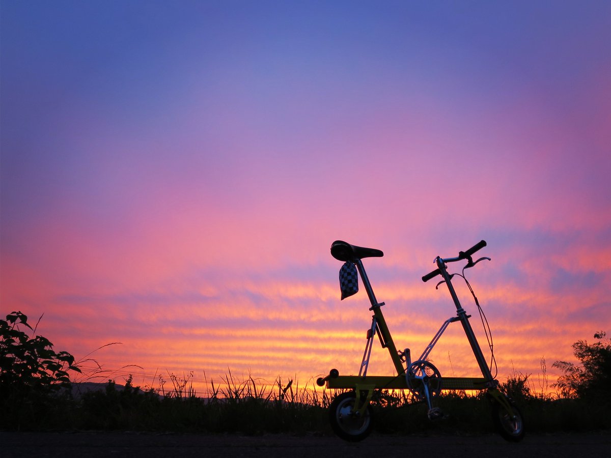 h164kom's tweet photo. 夕暮れをキャリミさんと楽しむ♪
*
#自転車のある風景
#foldingbike #carrymebike
#carryme #キャリミ
#キャリーミー #8inch
#可愛い #tiny #小さい
#黄 #JP #pacificcycle
#cycle #bicycle #自転車
#ride #canon #S120
#sunset #夕暮れ https://t.co/1lFREl1dHy