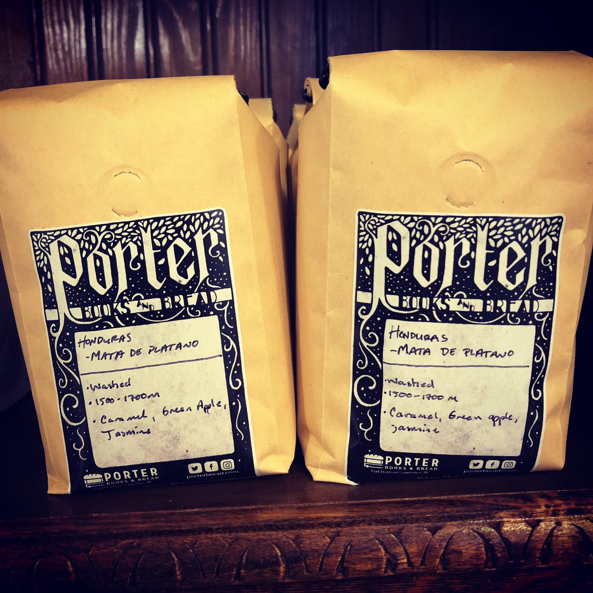 MileSquareIndy's tweet photo. We are all about this Honduras Mata De Platana from @PBooksandBread !  This coffee has a crisp green apple acidity that perfectly cuts through its buttery texture.  Basically a caramel apple in a cup 👌🏻 🍏🍏 https://t.co/ciZnQnx6Vi