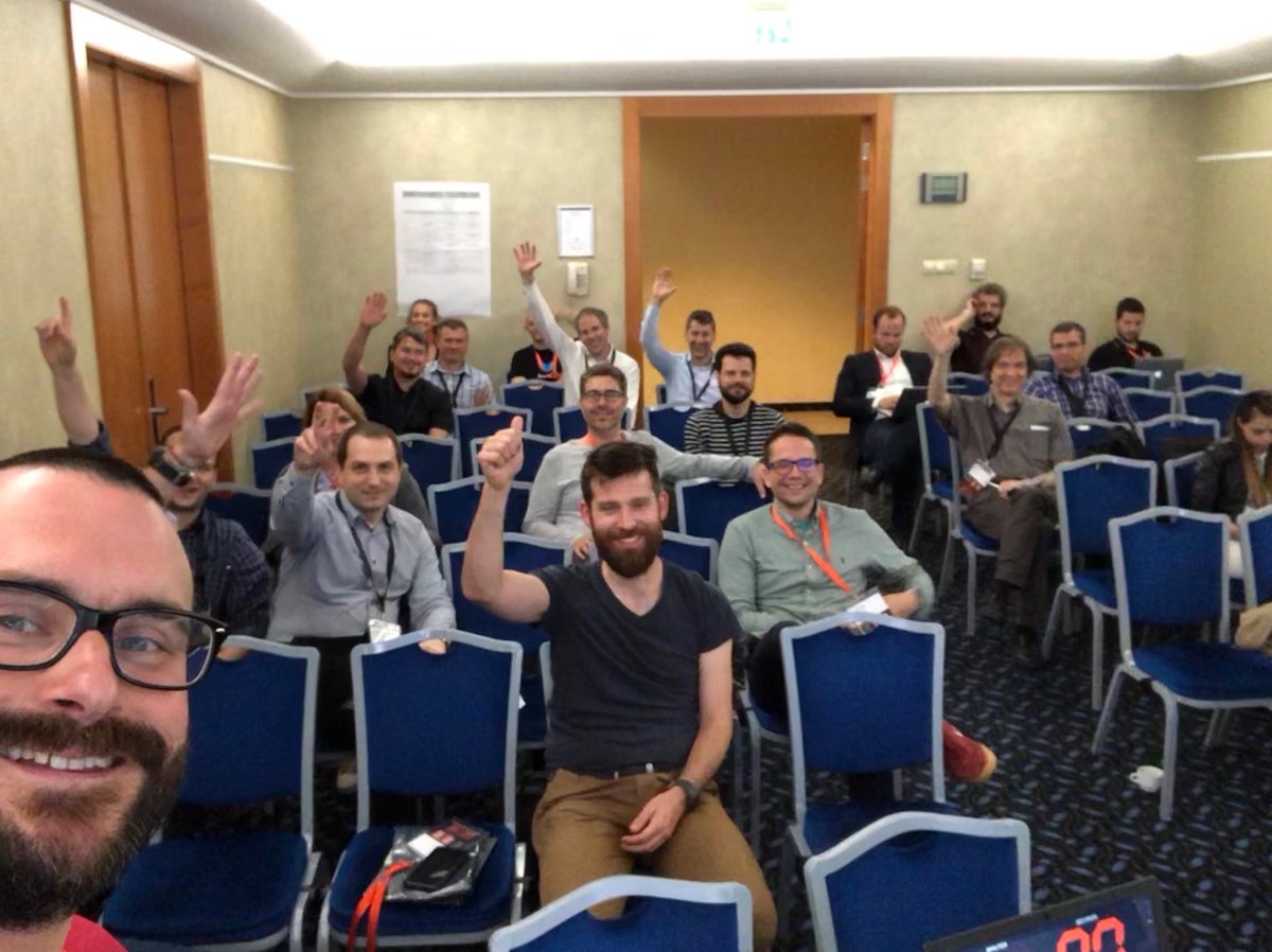 rmoff's tweet photo. #speakerselfie #streamingselfie #budapestdata https://t.co/fmXvAC3awx