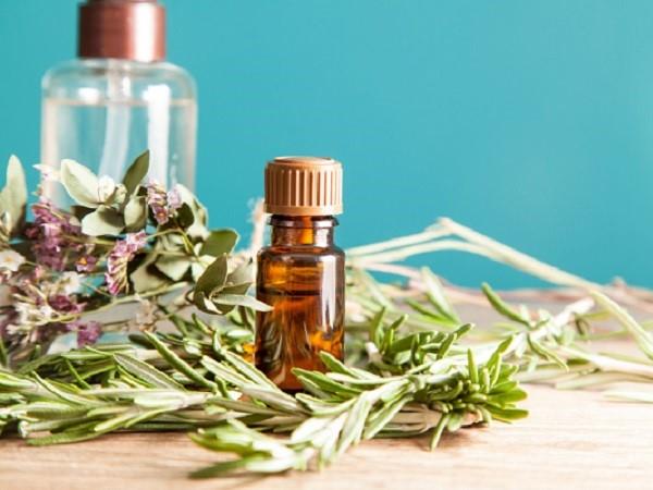 Cómo hacer tónico facial de romero - fácil y efectivo belleza.uncomo.com/articulo/como-… #belleza