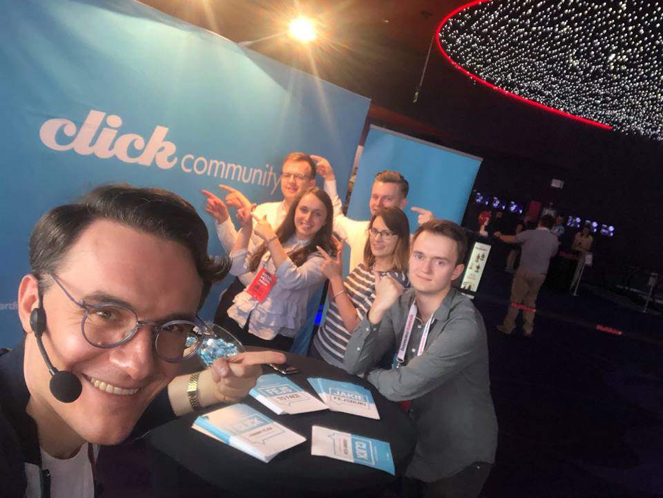 ClickCommunity's tweet photo. ➡ Wczoraj szkoliliśmy się razem z @RahimBlak! Ania, Klaudia, Dawid, Tomasz i Wojtek byli naszą #Click'ową reprezentacją w Złotych Tarasach! Akcja #NieustającyRozwój trwa! #ILoveMyJob #ClickCommunity 💪 https://t.co/j4AlBLhAj3