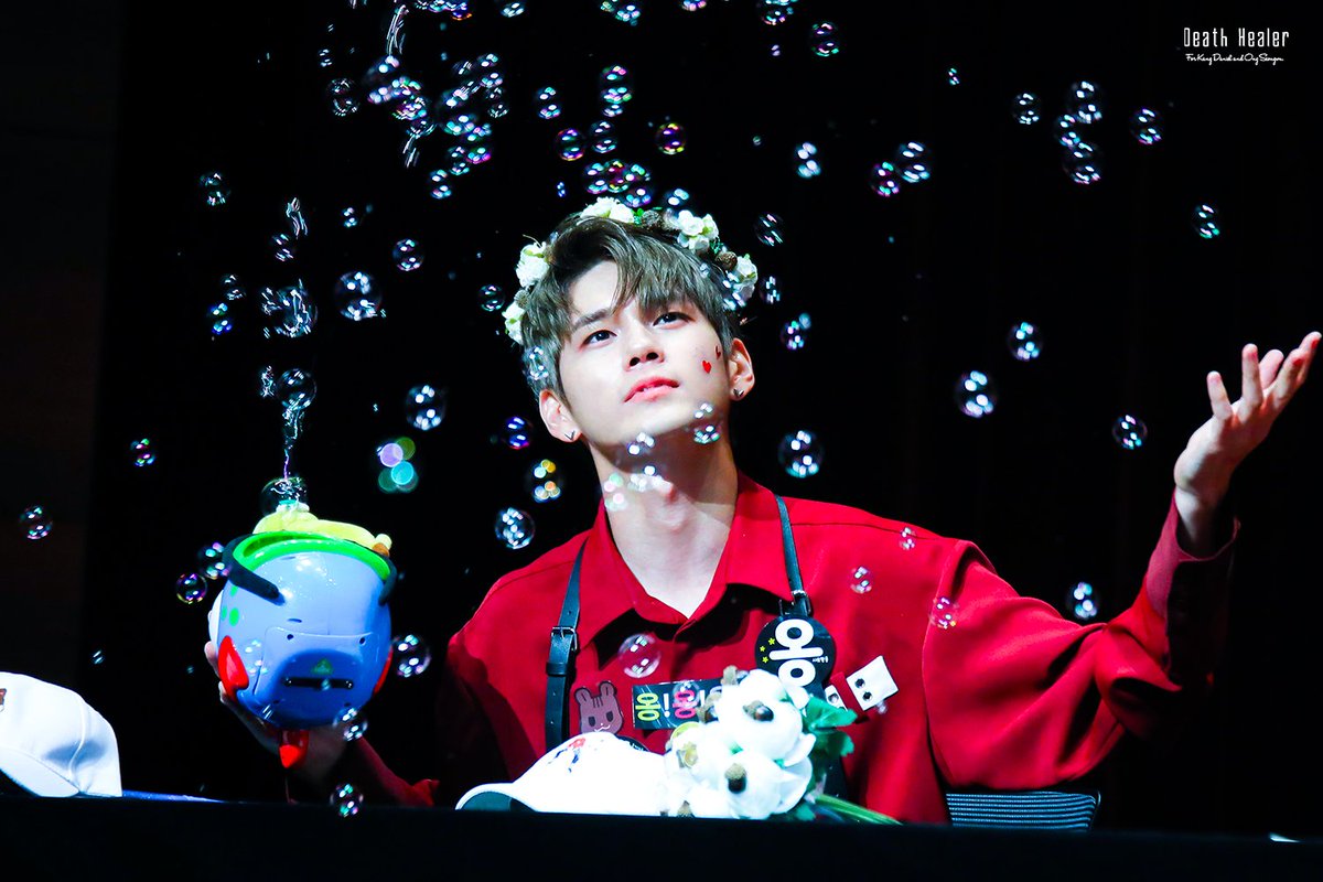 DeatHealer9596's tweet photo. 180610 상암 팬사인회   

#옹성우 #ongseongwu #워너원 #WANNAONE https://t.co/dcqPeXe21R