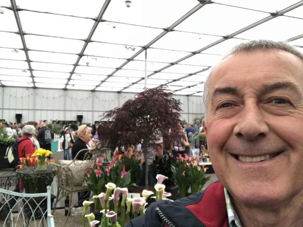 emyr_wyn's tweet photo. #MeandMrsJones having a great day out at the Birmingham NEC at @BBCGWLive and @bbcgoodfoodshow, thanks to my retirement gift voucher from wonderful #colleagues and #friends on the @NHSSCR team @NHSDigital
#Lotsofgoodideas https://t.co/BpWe0mDVhp