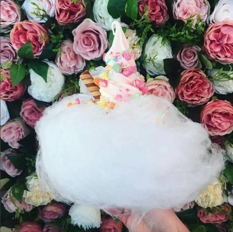 Beauxoxo's tweet photo. On the #BeauxoxoBlog! My #FridayFaves ft @louisepando @JessicaRevill @GalMeetsGlam @gmgcollection and @milktraincafe https://t.co/aBflcl5hai ๐#galmeetsglam #gmgcollection #milktraincafe #rosesandwhiskey https://t.co/gHBdFZLB2o