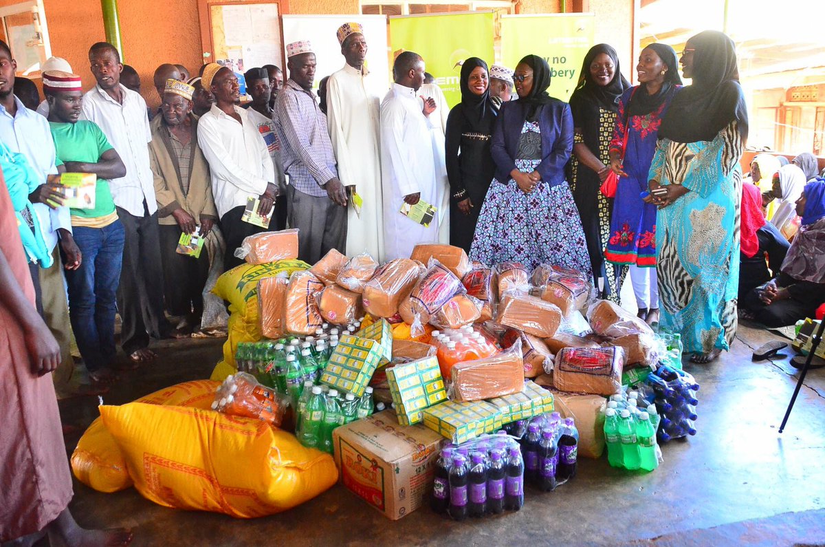 UmemeLtd's tweet photo. Ramadan is a time to give back and we as Umeme are giving back to the Mutungo moslem community. #PoweringCommunities #EdAlFitr https://t.co/1T8bYM5dbB