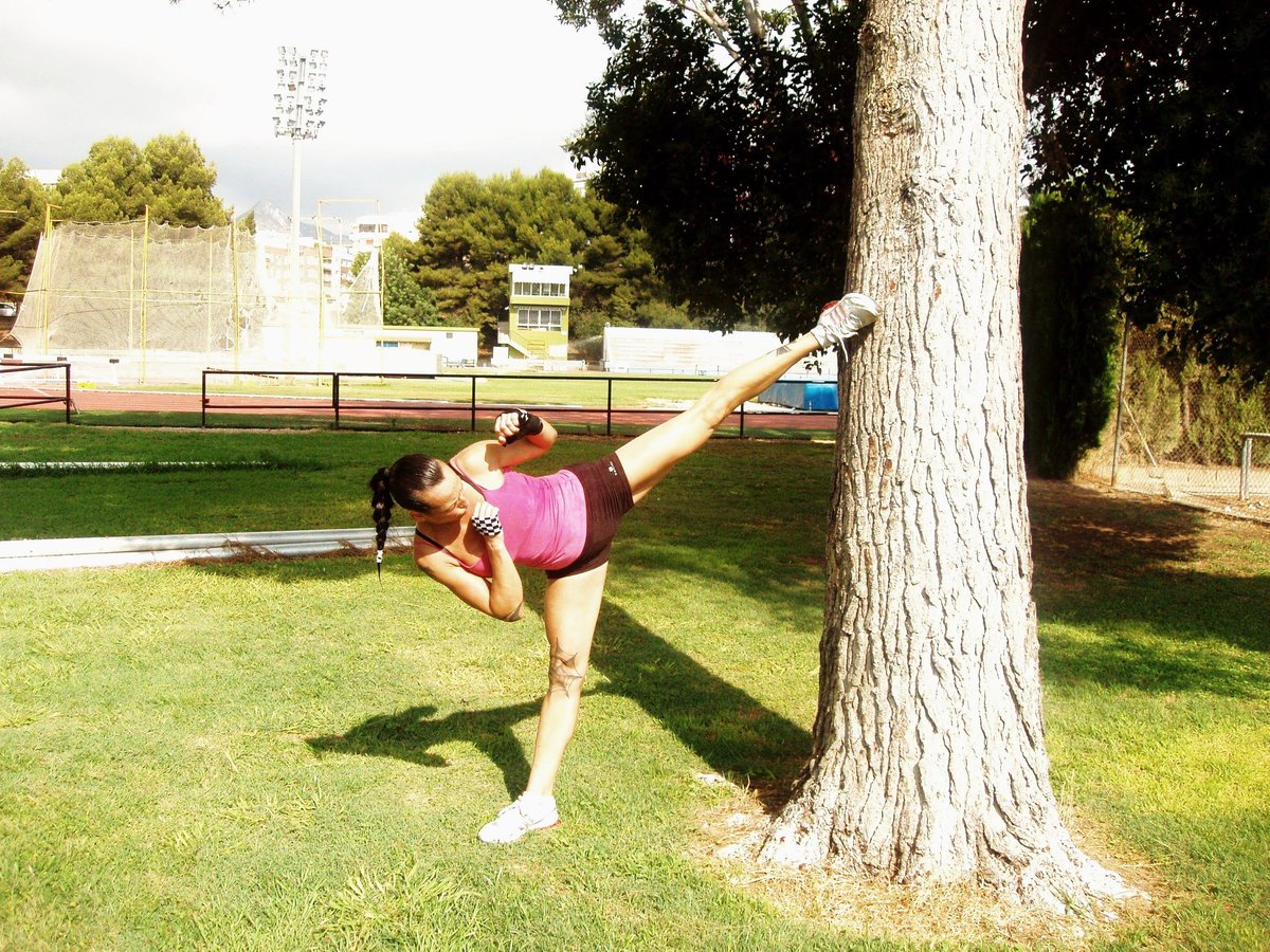 Esther_Oficial_'s tweet photo. Patada lateral! 🔥 🔥 🔥
#XtremeFighters #MMA #WMMA #CombatSambo #EstherCárdenas #RudeBoys #K1 #KickBoxing #kyokushin #karate #oss #yokogeri #sidekick #taekwondo #summer #jcvandamme #dragonz #fekb #Muaythai #ThaiBoxing https://t.co/HbEy6DfUsN