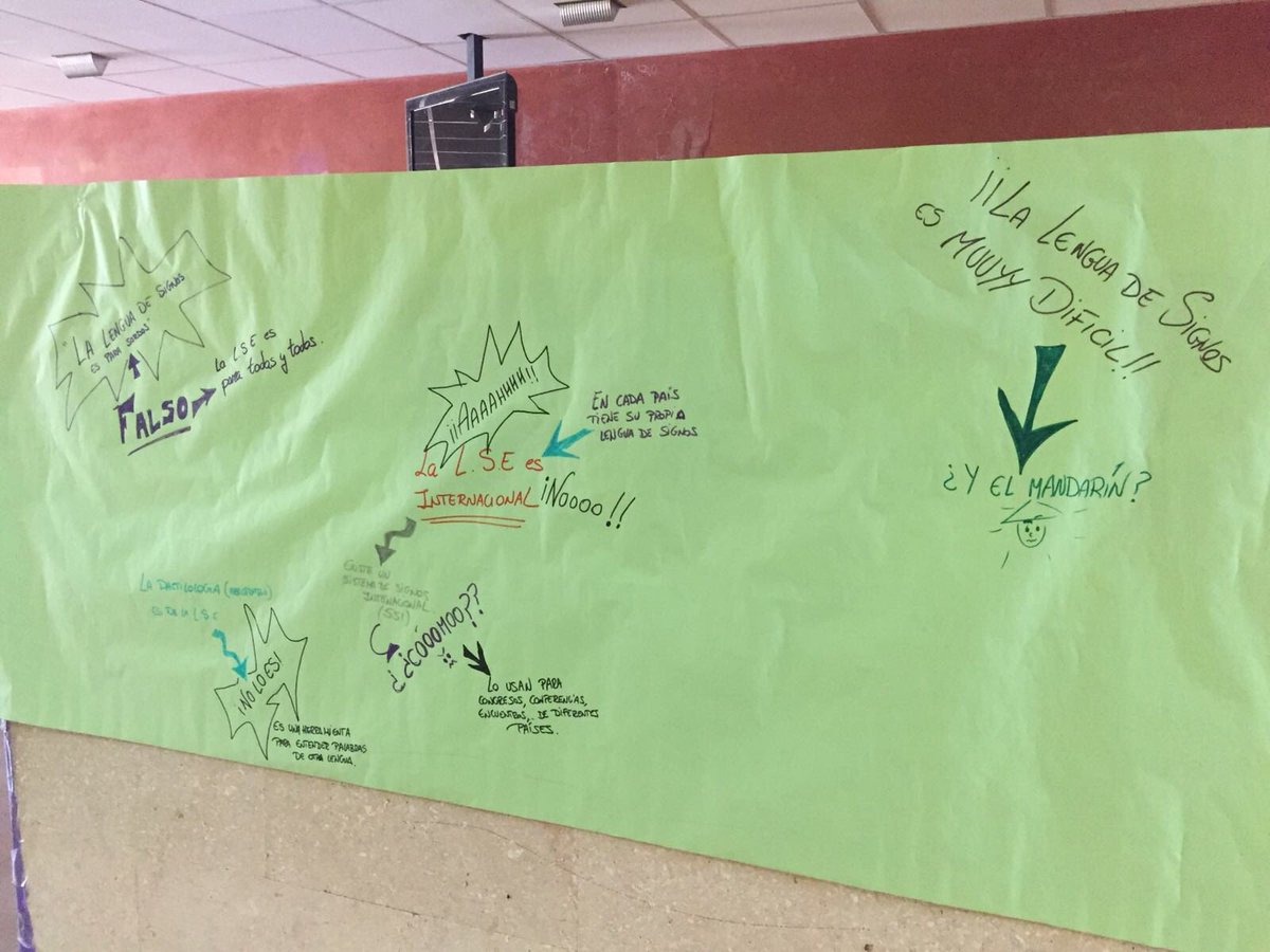 ColegioGaudem's tweet photo. Todo el alumnado del colegio participa en la celebración del #diaNacionaldelenguadesignos  #LSE #14junio https://t.co/tdNkDaQpnE