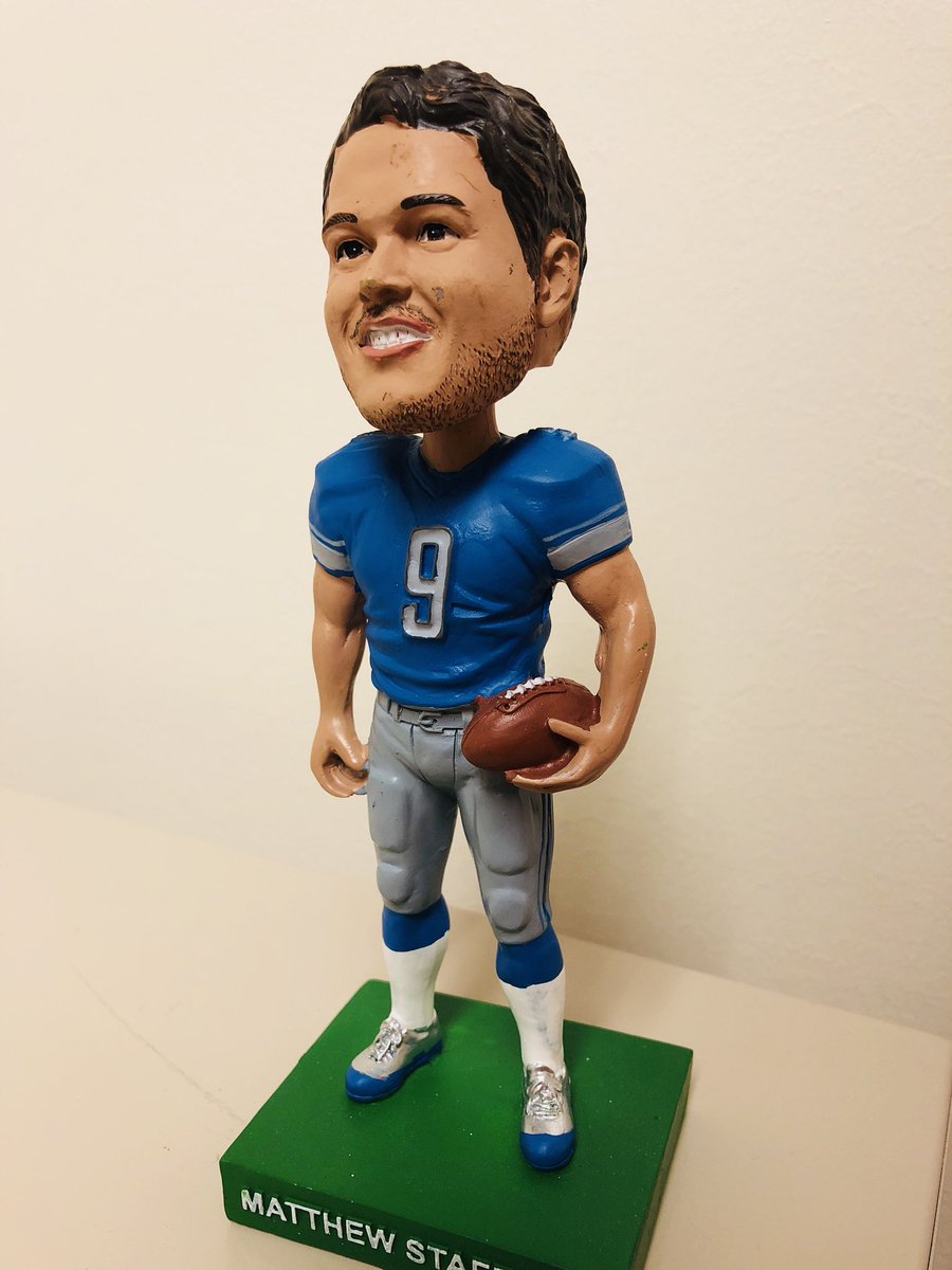 detroit_lioness's tweet image. First piece of “decor” in my new office. Looking rough, buddy. #Lions #PassProtection