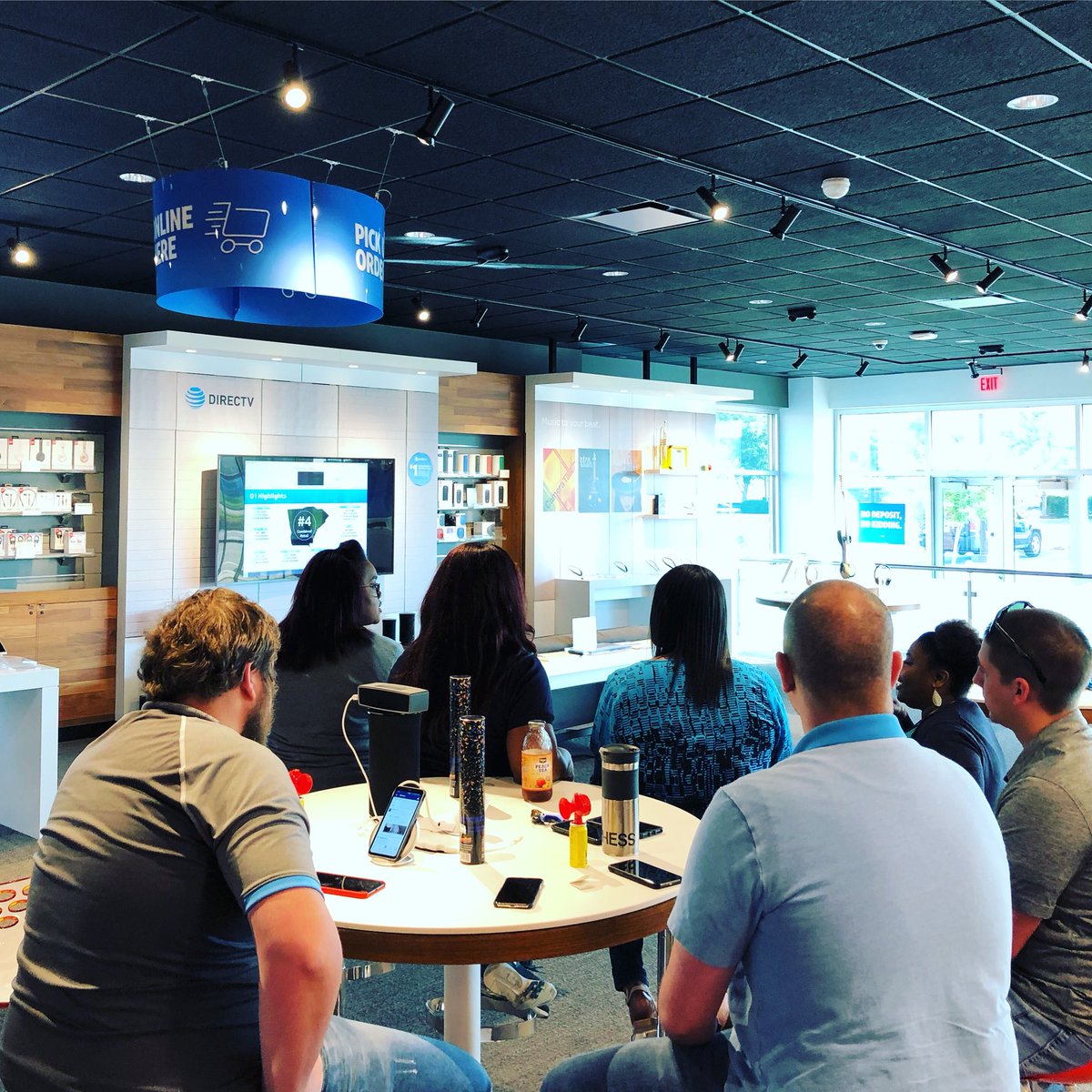 TeamMyrtleBeach's tweet photo. GSC Townhall Watch Party with @N_myrtle_team @thegtownteam1 #GSCUnitedForce #PalmettoForce #MyrtleBeast #LifeAtATT https://t.co/FZ0gNQoAME