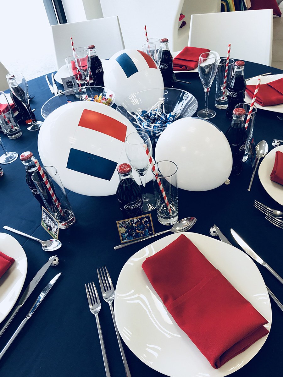 ABC_Location's tweet photo. ⚽🏆 Pour le coup d’envoi de la coupe du monde de Football, notre agence de Reims se met aux couleurs de l’équipe de France !
#allezlesbleus  🇫🇷🤞#WorldCupRussia2018 https://t.co/mlhO2NEz6W