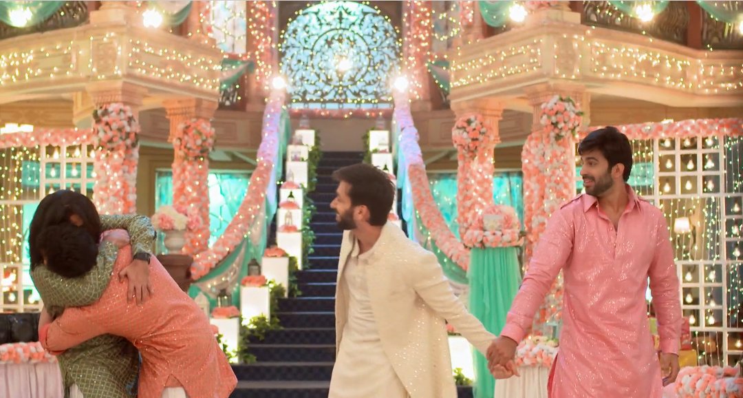 blazing_scars's tweet photo. Real to reel feeling on bromance while cuddling π #MommyKara vibes on #KiddoRu π @KUNAL_JAISINGH @Mattooleenesh bonding is the purest form π
#KalaTeekaOnThisBromance #KuLee #OmRu #Ishqbaaaz https://t.co/qugrOrMavH