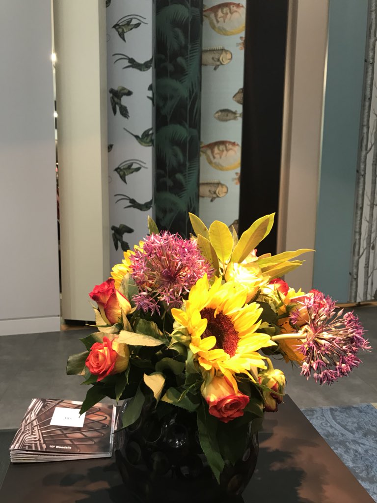 Kerry_Yarwood's tweet image. Always love fresh flowers in an office  #plants #insideoutdesign #design #colour