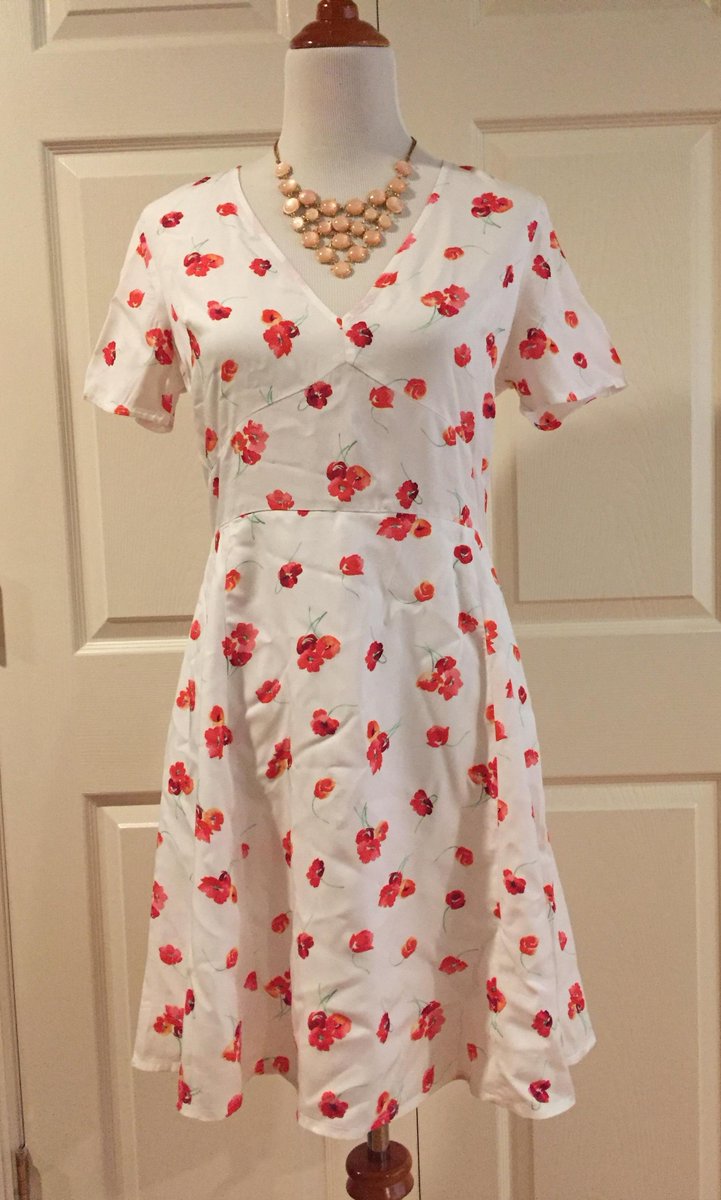 344pmstyle's tweet photo. Next on my "Working Mom Style" interview on @TheMogulMom "Summer workwear".
The keys are wear natural fibers, lighter colors, looser yet structured clothes &amp; carry a 3rd piece like a cardigan for AC offices.
Catch the interview here for more style tips. https://t.co/lD1VPQJfJB https://t.co/bEUzUmswde