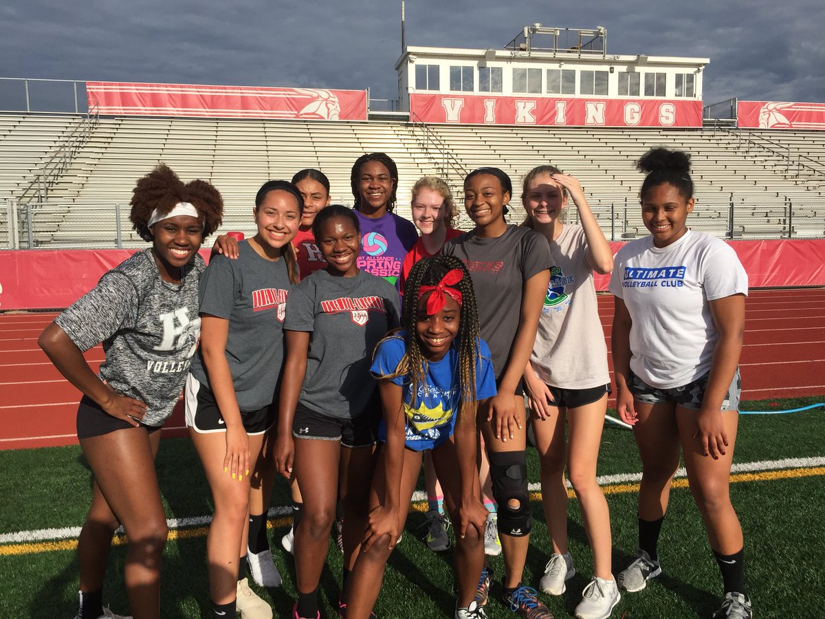 HFboysVolley's tweet photo. These girls gettin’ up early to put in WORK! #volleystrong @HFHSAthletics https://t.co/j3LDIMQrbQ