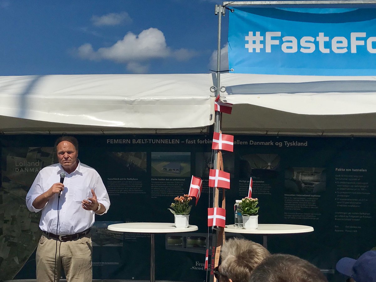 STRINGorg's tweet photo. Dagsordensættende grøn cross-border vækstregion - infrastruktur er midlet! Åbning af #FasteForbindelser G14 teltet #fmdk18 inkl. vores nye direktør Thomas Becker 👋🏻 https://t.co/Qp5Wc7Gni9