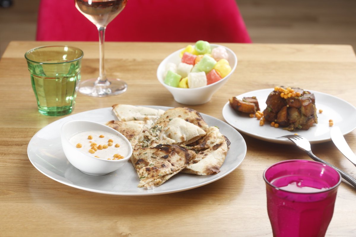saarnyc's tweet photo. We’re now open for lunch! Our small to large plates menu of healthy, modern Indian cuisine offers a range of delicious options.

#Thursdate #worklunch #lunchdate #lunch #nyc #midtown #Indian #indianfood #indulge #healthy #delicious #food #eeeeeeats https://t.co/JVlP7mtNOV