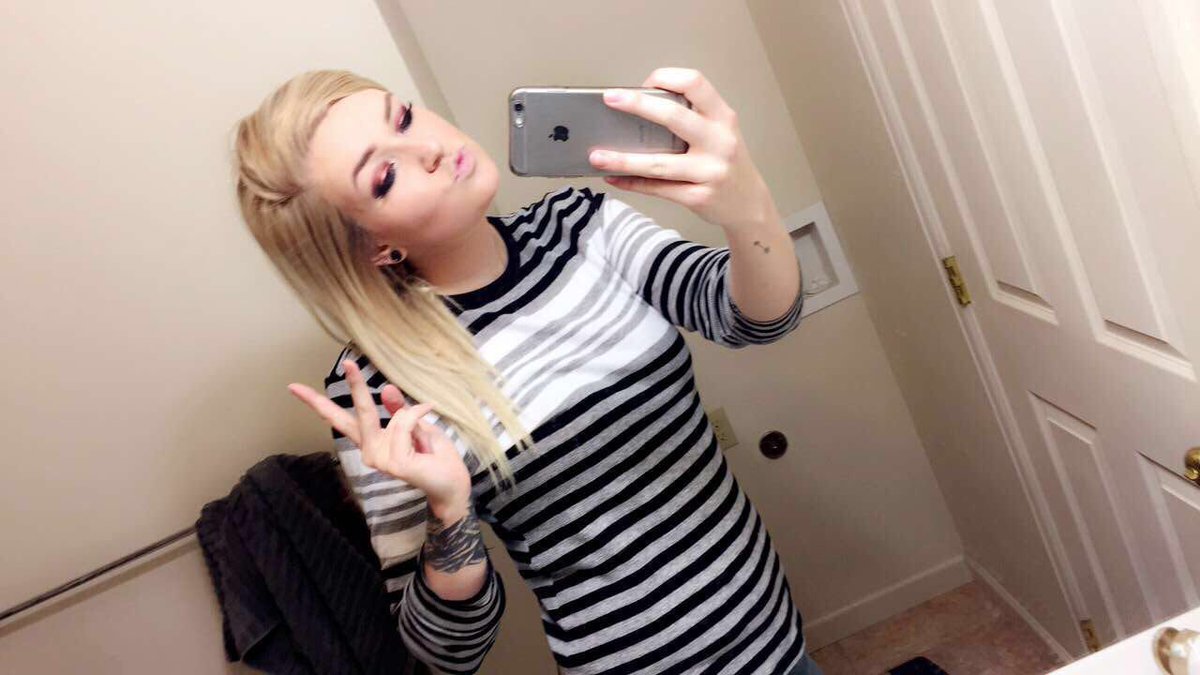 paysunshine4305's tweet photo. Get on your knees and pay me. 😈🤑🎀
@_EFDP @ShrunkBoy @touchRTP @RT4D1 @rtdumb @rtfindomfinder @underdeskloser @RTP1G @Fin_Domination @PLslave https://t.co/2T6Dymzu31