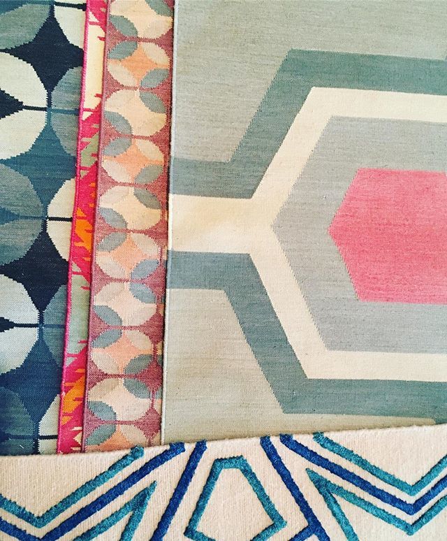 abdesignandint's tweet photo. Great to meet the Vanderhurd team and catch up with Dylan @arumfellow - a perfect pair 🍐
.
.
.
#abdesignandinteriors #annieandanna #stylewithastory #vanderhurd #arumfellow #livelifeincolour #flatweaves #dhurries #cutpilerug #twist #loop #pattern #texture #colour #love #sourc… https://t.co/jdwgHBBCC9