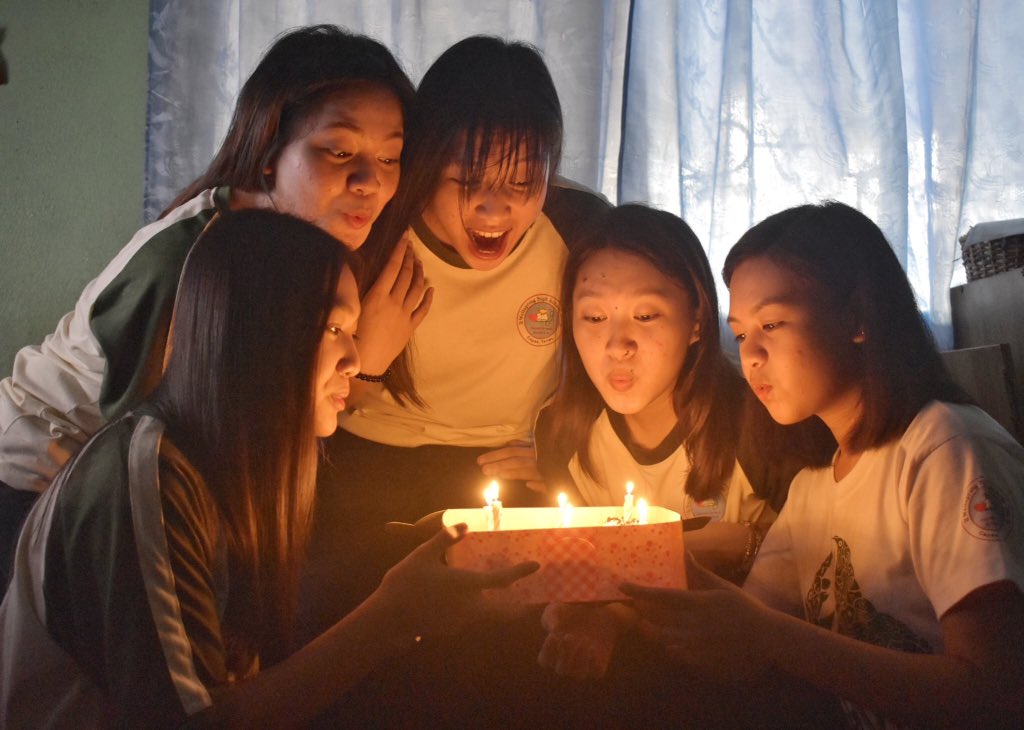 maknaejjj's tweet photo. i know its late but still i want to post it :)
1st ever festa and i celebrated it with my co-army bff's💜 i'm so happy & grateful to be w/them in this special event💕🎉 til next festa😘
happy 5th anniversary bangtan sonyeondan💐🎂
#5thFlowersPathWithBTS #BTSPROMPARTY https://t.co/90Tec2ebyP