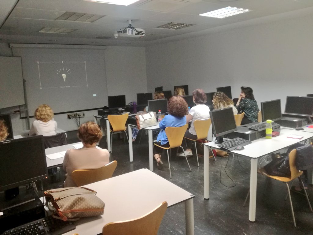 SergioAguinaga6's tweet photo. #AMASFácil @GrupoAMAS en día intenso y de aprendizaje en @ComunidadMadrid funcionarios/as que quieren ayudar a la #ciudadanía a #ComprenderElMundo a través de #lecturafácil. Hoy pautas de diseño, bbpp y ejercicios composición y diseño. Gracias @PlenaMadrid y a su #RedAdapta 👌📖 https://t.co/K6c0XEP1I4