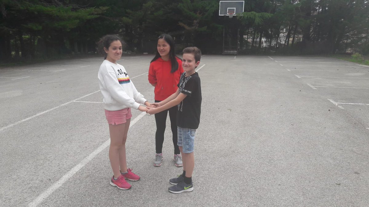 VedrunaPamplona's tweet photo. 1st ESO students rehearsing for tonight: it's drama time. #EnglishExperience https://t.co/QGaEo0oWmV