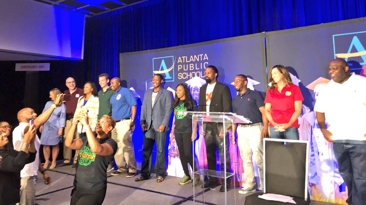 skyeduck's tweet photo. Absolutely love โค๏ธ this group of new principals & leaders for @JoinTeamAPS @apsupdate. Practically all hired from within!!! #growingourown #leadershippathways #growleadtransform @PhilLuckAPS @CarstarphenMJ @Atldepsupt https://t.co/ZlW15MyXpT