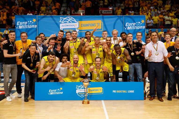 OrthoRoeselare's tweet photo. BC Oostende pakt zevende landstitel op rij! Proficiat! ⛹️‍♂️ @CMvanDijk @BCOOSTENDE https://t.co/2KLTQYKmYr