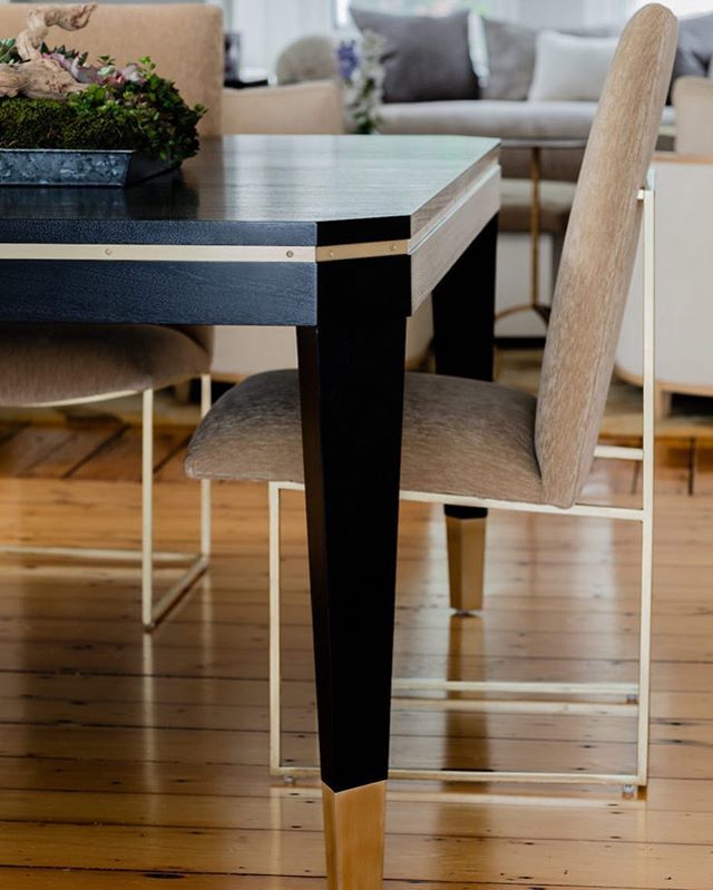 platemark's tweet photo. #ebonized #walnut with #brass details .
.
.
📸 by @michaeljleephotography
masterpiece by @masterpiecewoodworks https://t.co/9JLnA8GGhp https://t.co/rq55C9s0ns