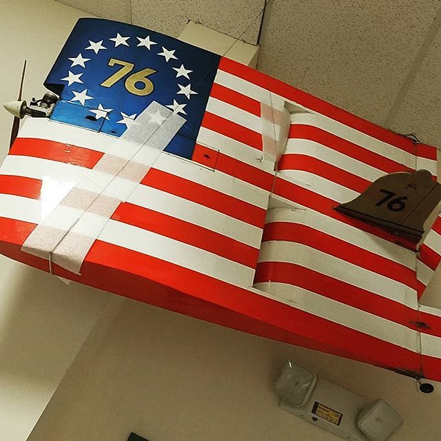 Happy #FlagDay! We're joining in the #MuseumFlagParade today with our Flying Flag model! Yes, it really can fly! 😃🇺🇸 Hoping to see @museumofflight @munciechildrensmuseum @sacaerospacemuseum @airandspacemuseum @domaatbsu @amhistorymuseum on the parade… ift.tt/2sWYCmZ