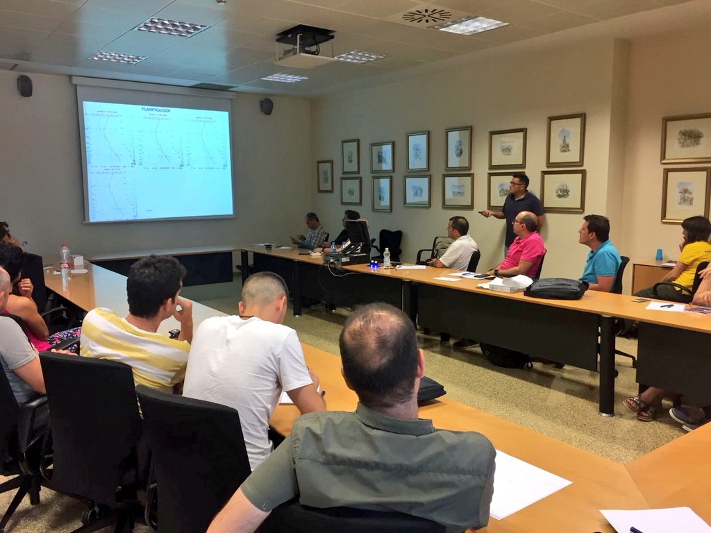 MurciaForestal's tweet photo. Técnicos #DTEX #BRITEX  #DGMEDIO_NATURAL y Jefes de Operaciones @112rmurcia, reciben charla formativa sobre aplicación de #radiosondeos al pronóstico y planificación de operaciones en #IIFF a cargo de nuestro compañero Antonio Sánchez de #INFOCA #Granada @AndaluciaJunta https://t.co/kTV7XZ3rOe