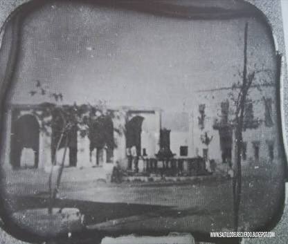 #UnDiaComoHoy hace 177 años, en #Saltillo se coloca la primera piedra de los portales de la plaza, que se denominarían “Portales de la Independencia”, cuya construcción culminaría 12 años después