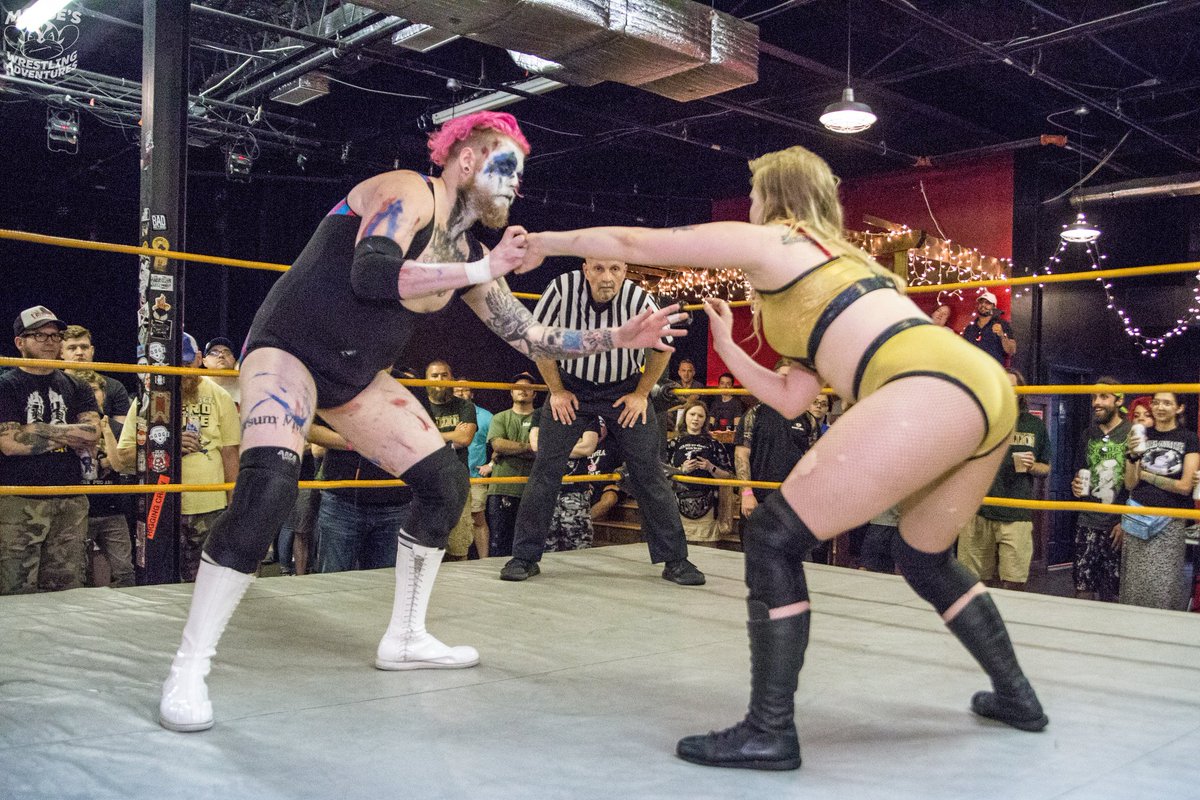 Mouse3911's tweet image. .@TrippCassidy vs @b000giebear 

@sup_graps 

#StreetsofHate
