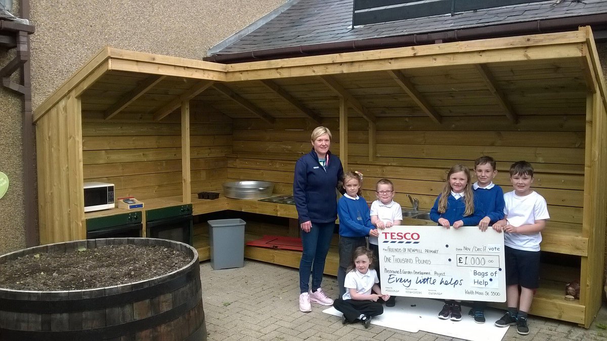 TescoKeithmoss's tweet photo. 🔵🔵A visit to Newmill Primary School who were awarded £1000 in @TescoKeithmoss #bagsofhelp Fantastic‘mud kitchen’ for play area with support of match funding #EveryTokenCounts #makingadifference @greenspacescot @Tesco_Scotland Pupils so excited 💙💙#completed #project https://t.co/DPFrlGYVAm