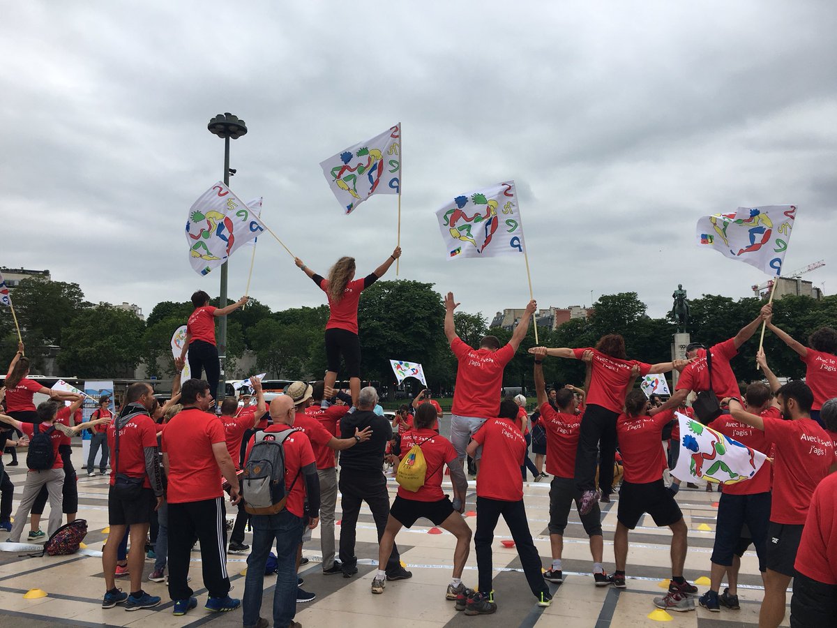 SnesupFsu's tweet photo. Bravo au @snepfsu pour la belle manifestation au Trocadéro pour +de sport scolaire +de sport pour tous +d’EPS! #1500postesaucapeps @StapsInfos @SNESFSU @SnesupFsu @PierreChantelot @rogerypascual @yohann_rech @netzbud @polo_lemonnier @HugoPontais @cremonesib @prof2galipettes #FSU https://t.co/cAHLoVEgUo