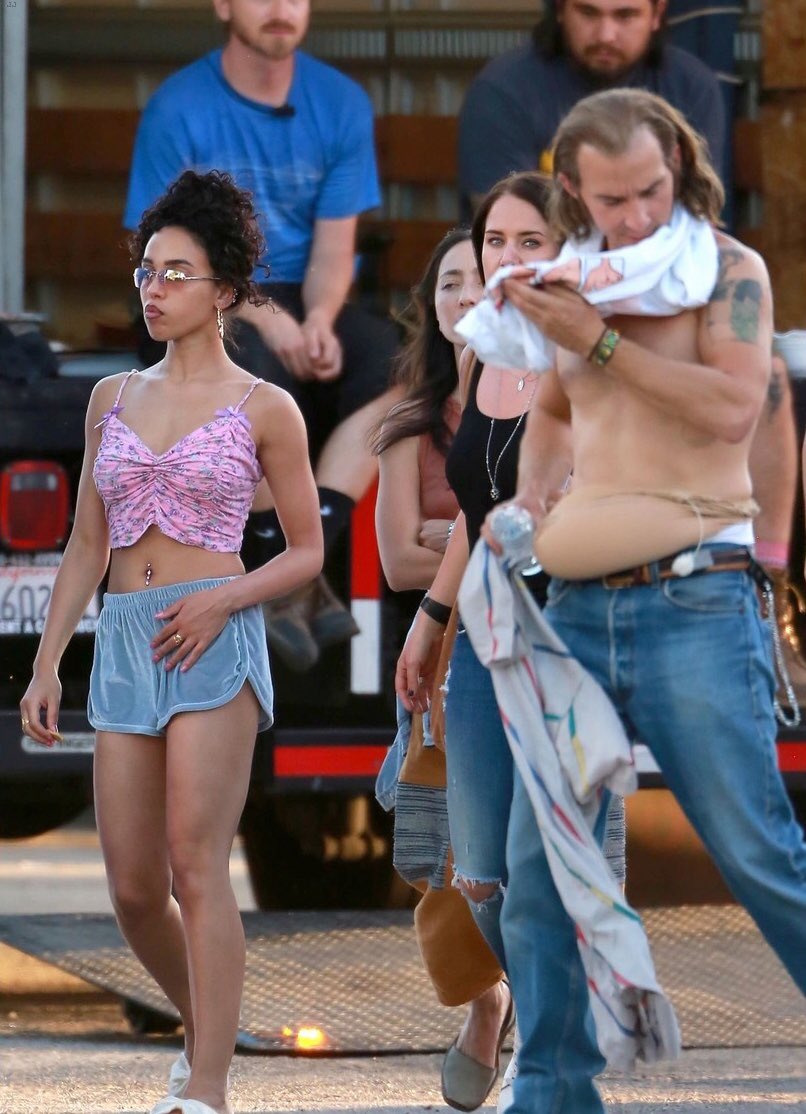 FKAfeed's tweet photo. FKA twigs on set with Shia LaBeouf for his upcoming movie, “Honey Boy.” https://t.co/F0Z862qo80