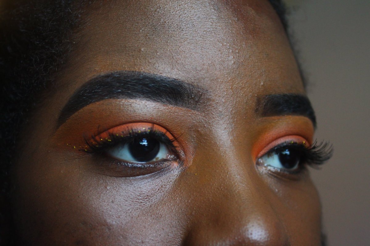 makeupbykace's tweet photo. My brows 😍
#floralseries #makeup https://t.co/eBoHCNrVDv