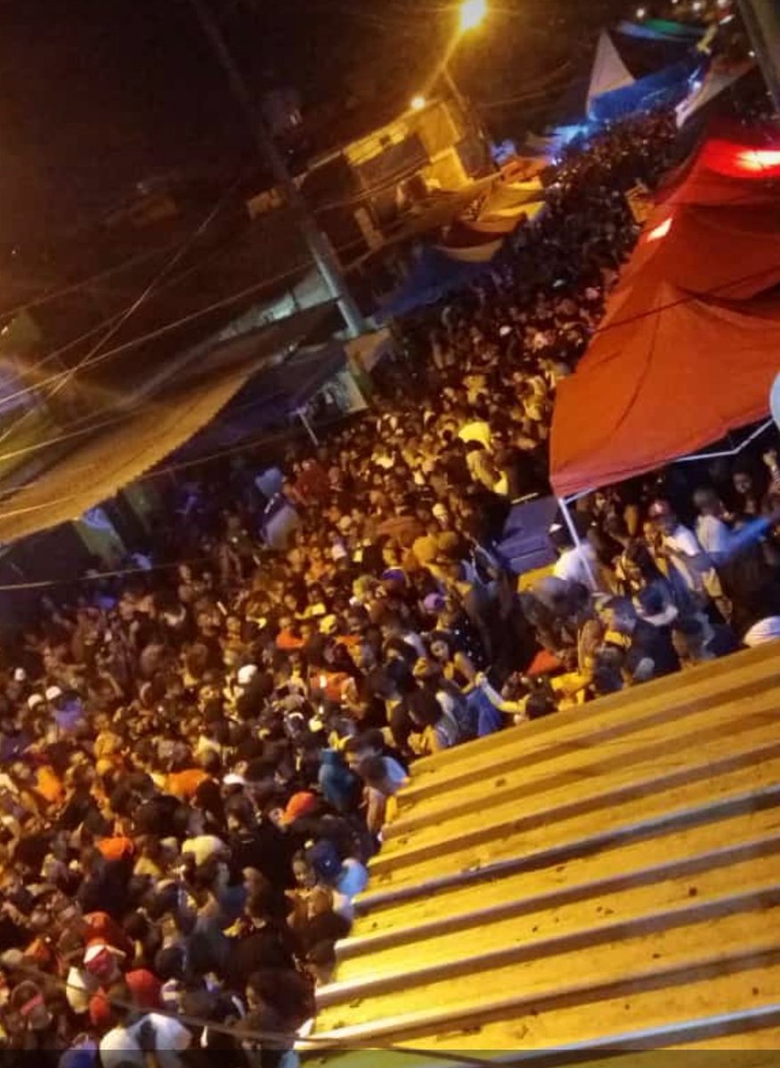 viashowda13ofc's tweet photo. SÓ QUEM JÁ QUE DE VOLTA A PAZ DA CIDADE DE DEUS PRA CURTIR A VIA SHOW DA 13 VAI DA RT 💣💥💥😍 https://t.co/ZhLXcdGVNE