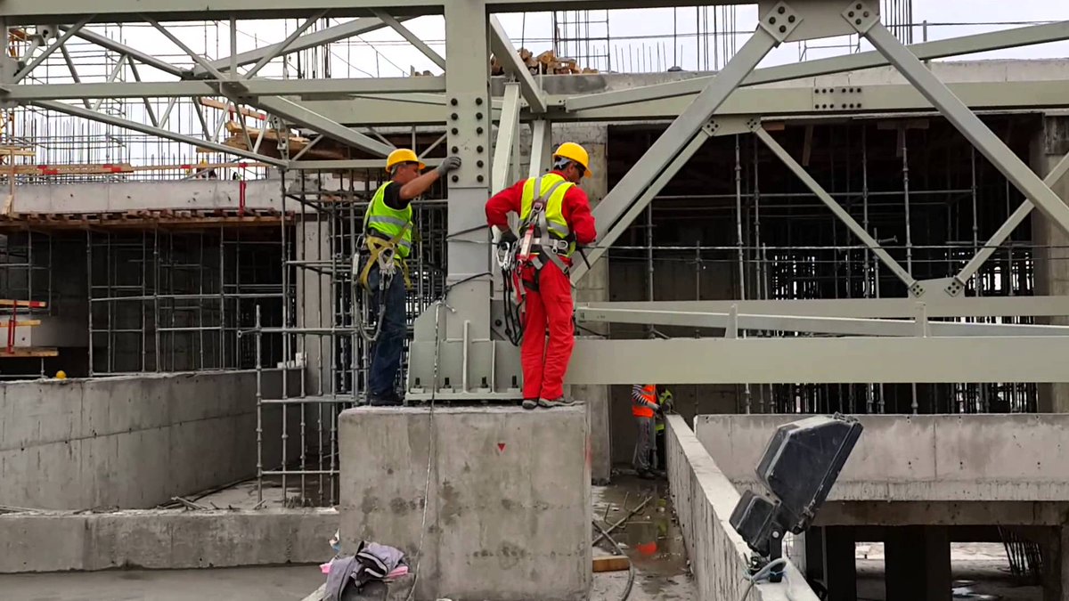 TrudiCons's tweet image. Erection of Long and Heavy Roof Steel