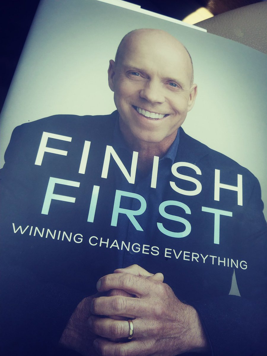 lyndajonesjudge's tweet photo. Many of you know my mother experienced cancer 18 months ago. I had a wonderful opportunity today to meet Olympian @ScottHamilton84 and to pick up aa copy of his book. I love sharing good messages and knowledge. #winningchangeseverything. https://t.co/vlyfzgkWIv