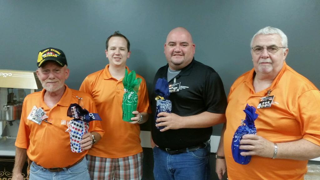 6818MET's tweet photo. Thank you ver much to regina and rita for putting together these goodies for the dads.  Even included our father in training.  @JudithR74613120 @THDMET220 @honeyspuddin https://t.co/v4FdIQBaZl