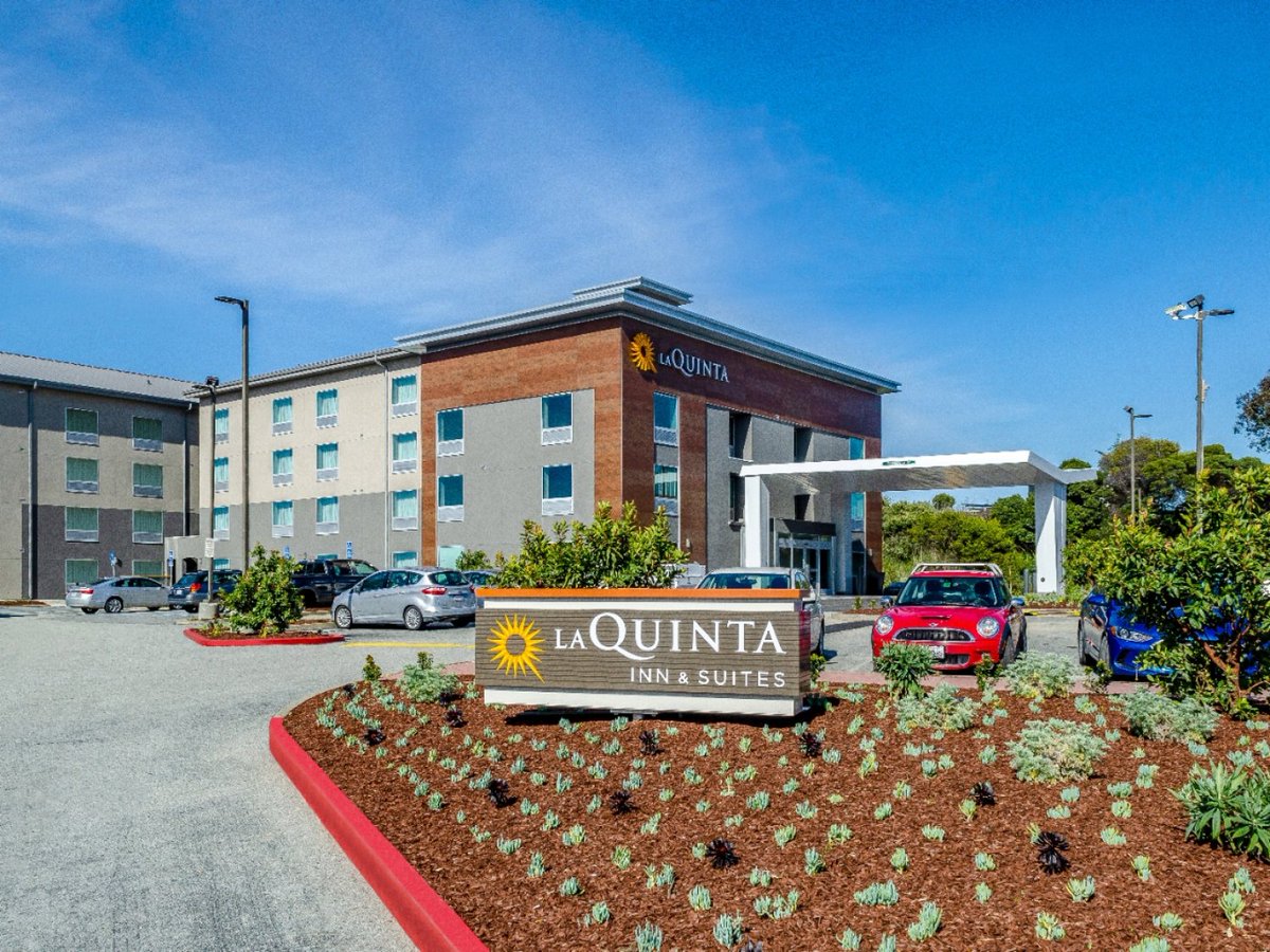 Jbateslaquinta's tweet photo. Our San Francisco Airport North location got a makeover and the #lqsales team is loving it! The upgrades will definitely help you #WinAtBusiness!  https://t.co/861lG8PheK https://t.co/sWT4R6bLcw