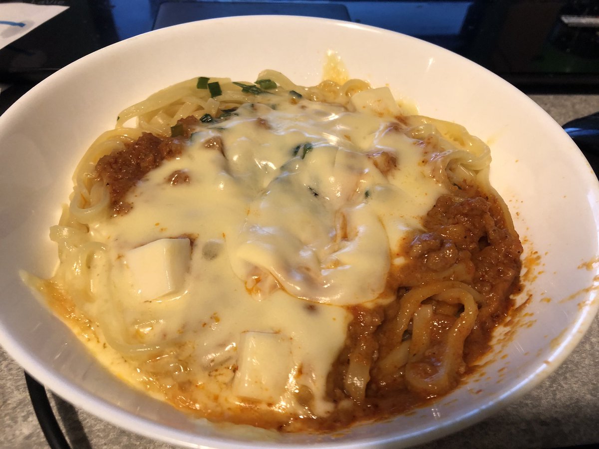 オーシャンのブッチョ على تويتر セブンイレブンの蒙古タンメン中本の汁なし麻辛麺にとろけるチーズのせたらバカみたいに美味しくなったでござる オーシャンのブッチョ على تويتر セブンイレブンの蒙古タンメン中本の汁なし麻辛麺にとろけるチーズのせたらバカみたいに美味しくなったでござる