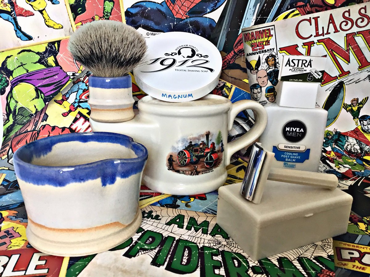 shaun_wistow's tweet photo. Wonderful #SOTD @GilesShavingCo @WSoap Magnum #astrablades #souplexrazor #wadescuttle @niveauk #bakelite #Marvel https://t.co/mzHkDDkQPq