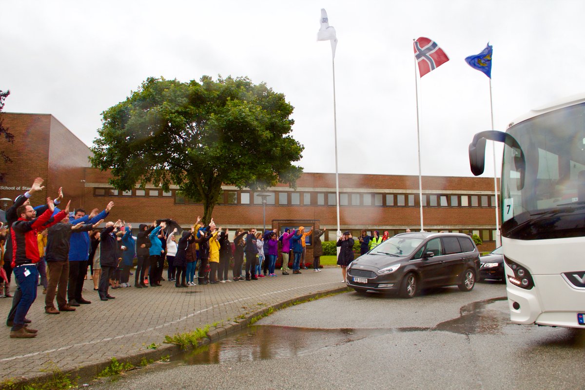 An #isstavanger tradition: waving goodbye to the students as the busses roll out on the last day of school. Happy summer! Fill it with kindness, fun and laughter.