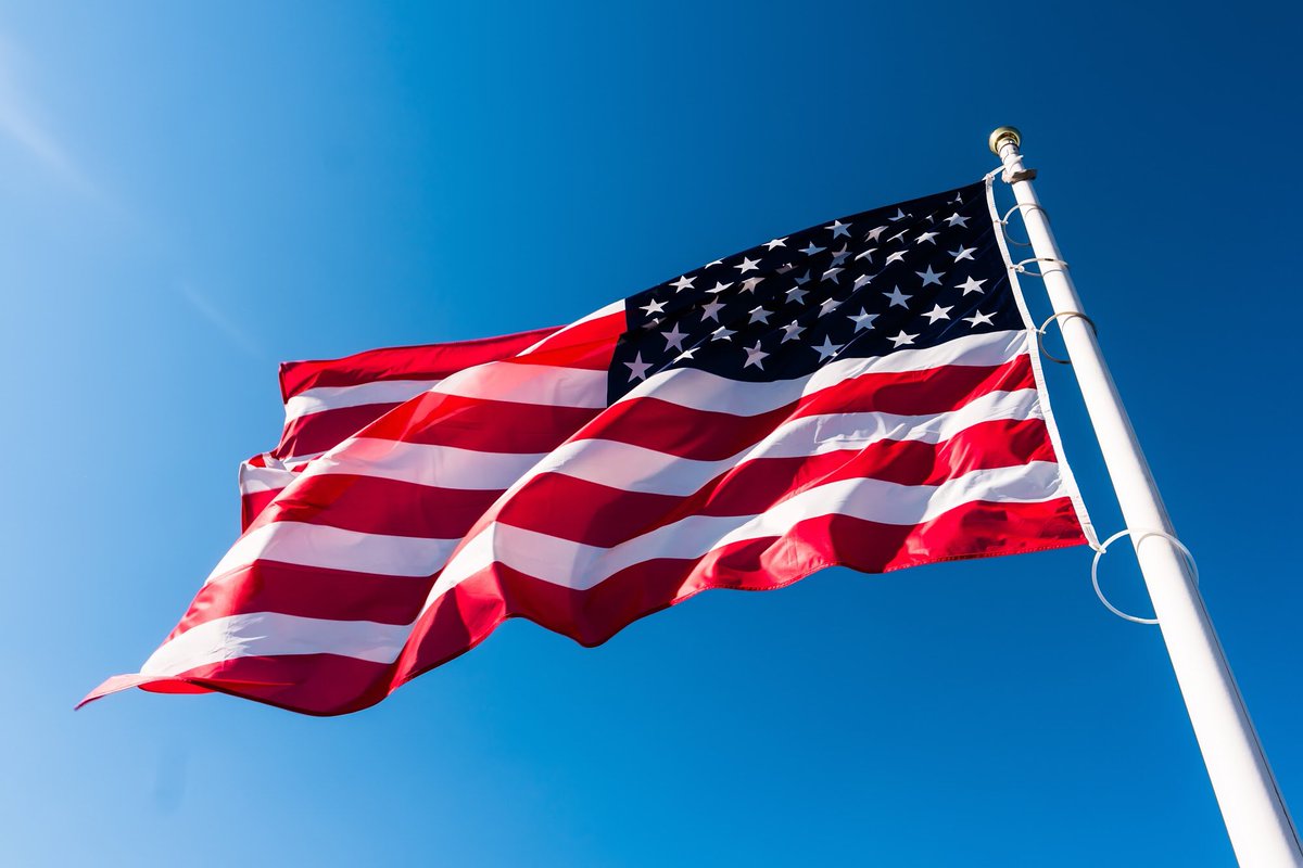 FoldsofHonor's tweet photo. The American Flag is a symbol of freedom, national pride and history. This #NationalFlagDay raise the flag and fly it proudly remembering those who have fought to protect its glory. 

#FoldsOfHonor #NationalFlag https://t.co/dICmDYCH6w