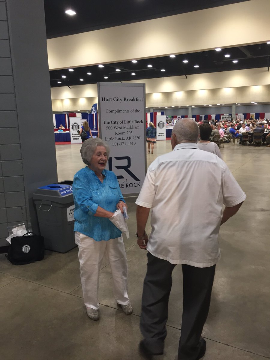CityLittleRock's tweet photo. This morning was the City of Little Rock Host City Breakfast at the @ARMuniLeague #84thAMLConv! #GreatCitiesGreatState https://t.co/PkvQeI05tT