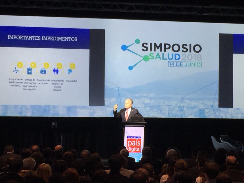 ministeriosalud's tweet photo. “Hoy tenemos que dar el salto. Que el registro clínico electrónico nos lleve a elaborar inteligencia sanitaria, aprovechando las herramientas de big data”, señala el Ministro @ESantelicesC en el #SimposioSalud2018 https://t.co/pc5hCbRM8i
