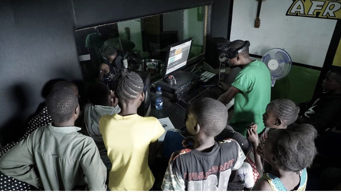 OneVibeAfrica's tweet photo. In Kisumu, Kenya we run @OneVibeStudio that serves local artists and anyone working on an audio production project. @brianrobinmusic diligently leads this amazing portion of our work. His favorite part is teaching others how to do what he does! #IamOneVibeAfrica https://t.co/yVtewF19nQ