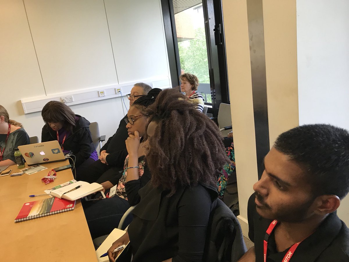 ContactusEaling's tweet photo. “When you go to get a loan, you’re actually marketing yourself to that bank or loans officer,” says Tony Ryan @Pro_TonyRyan, launching today’s @BRANDUIN_UK @EalingCouncil workshop “Raising Finance for Your Business”

#bizsupportEaling #businessfinance #Ealing #fullhouse https://t.co/KBX4kNrXhI
